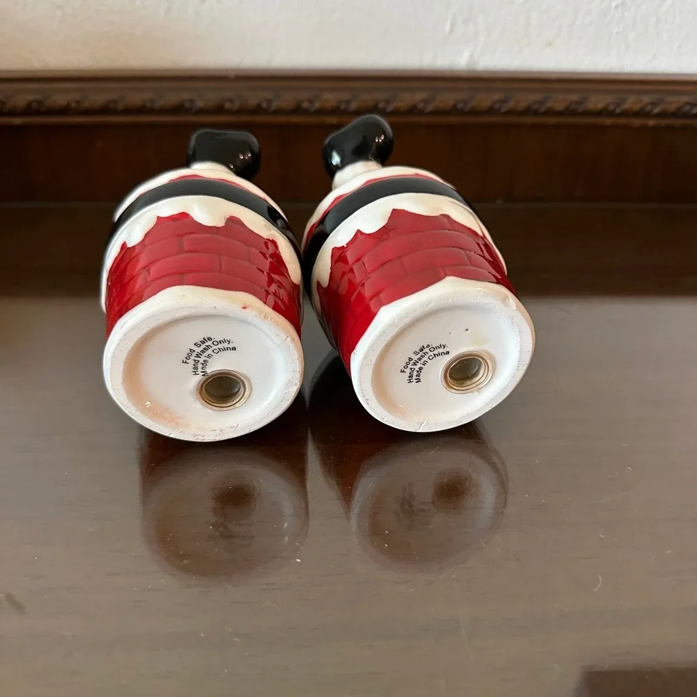 Cracker Barrel Mingle & Jingle Santa Down the Chimney Salt and Pepper Shaker Set